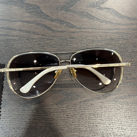 Michael kors sunglasses with case - Picture 2 of 4